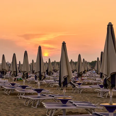 Apartament Modern With Side Sea View Balcony Bibione