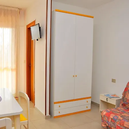Apartament Modern With Side Sea View Balcony Bibione